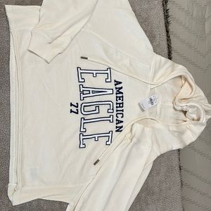 American Eagle NWT Medium Crop Hoodie..Cream/Navy